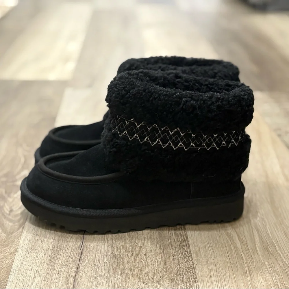 NEW Ugg Mini UGGbraid size 6